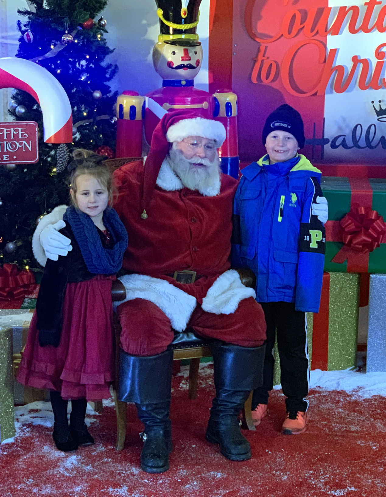 Kroy and Hensley Vandenberg with Santa.jpg